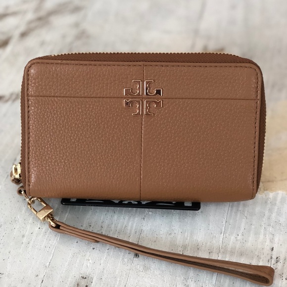 Tory Burch Handbags - Tory Burch Ivy Smartphone Wristlet. NWT.
